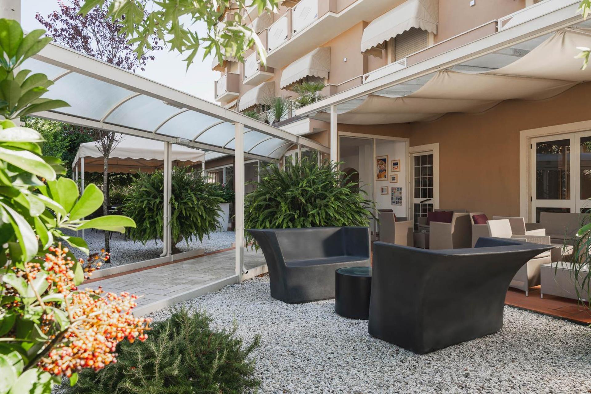 Hotel Azzurra Марина-ди-Пьетрасанта Экстерьер фото